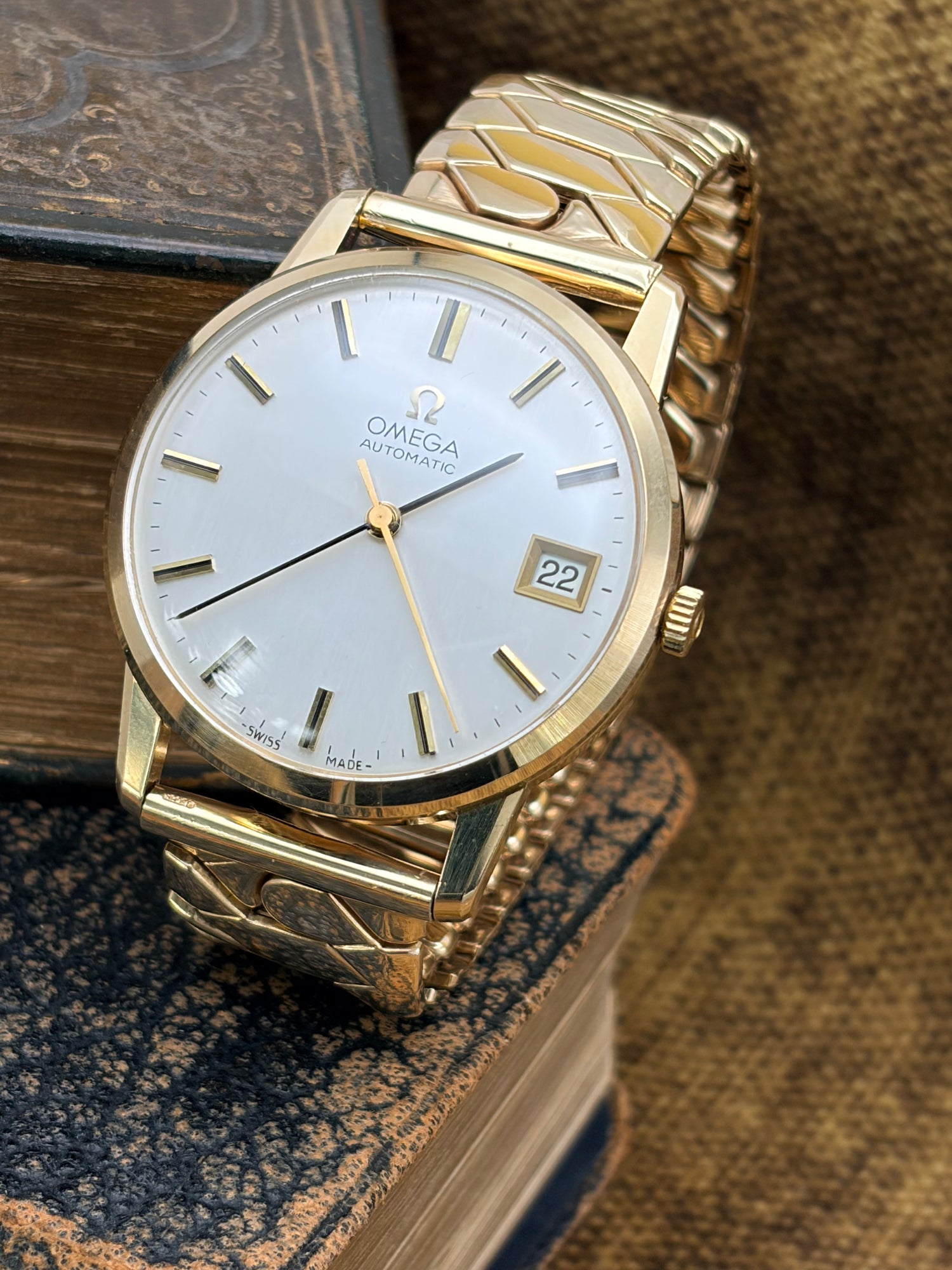 Omega Genève Automatic Gentleman’s Wristwatch, Vintage 9ct Yellow Gold