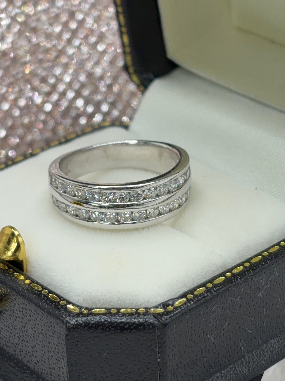14ct White Gold Wide Diamond Ring, Second-hand