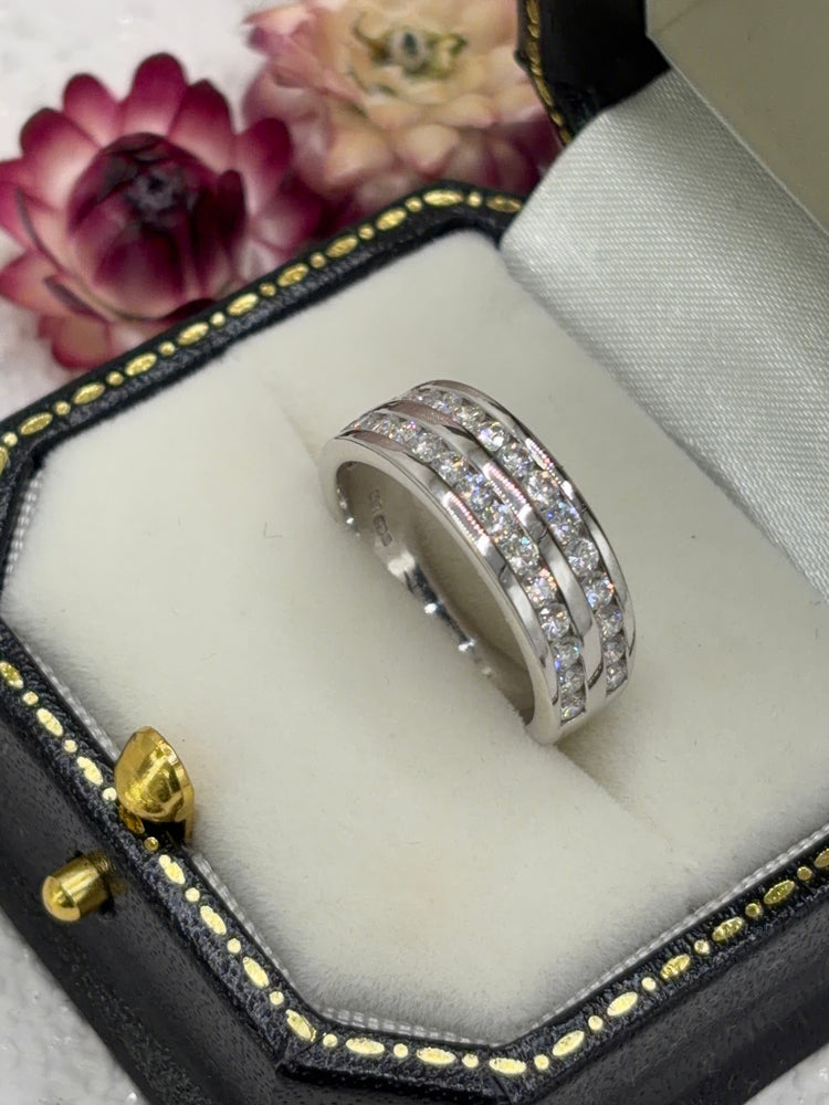14ct White Gold Wide Diamond Ring, Second-hand
