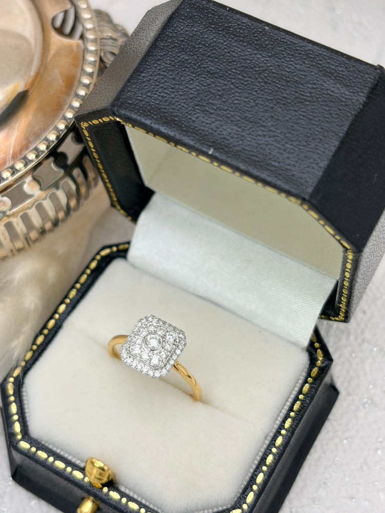 18ct Gold Vintage Style Diamond Cluster Ring.