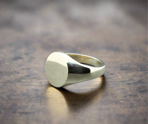 Solid 9ct Yellow Gold Oval Heavy Signet Ring.