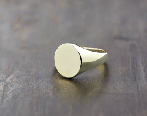 Solid 9ct Yellow Gold Oval Heavy Signet Ring.