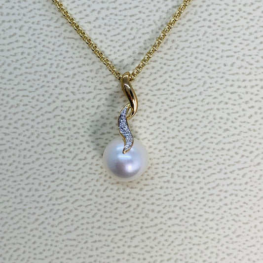 Yellow Gold Pearl and Diamond Pendant.