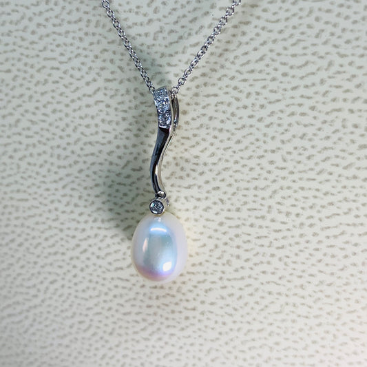 18ct White Gold Pearl and Diamond Pendant